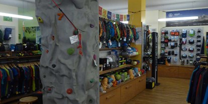 Mainz Suche - Branche: Einzelhandel (mit Ladengeschäft) - ...sondern auch eine Möglichkeit sie ordentlich zu testen. Klettergurte und Seile gehören auch dazu. - Alpinsportladen