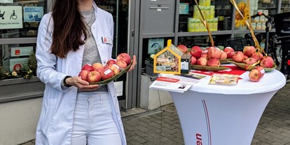 Mainz Suche - Branche: Dienstleister (mit Ladengeschäft) - PLZ 55122 (Deutschland) - Vitamin C Woche in der MED Apotheke. Jeder Kunde bekam ein gratis Vitamin C Geschenk in Form eines Apfels von uns. - Apotheke in der MED