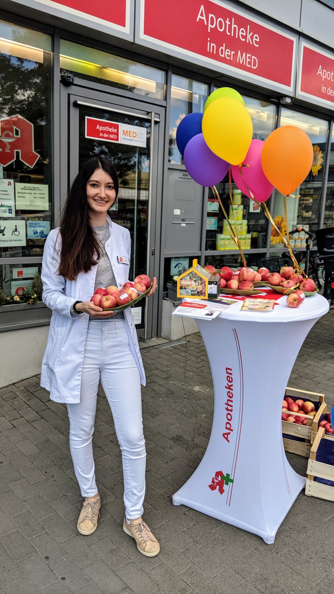 Mainz Suche - Zu finden unter: Apotheken / Drogerie / Reformhaus - Rheinhessen - Vitamin C Woche in der MED Apotheke. Jeder Kunde bekam ein gratis Vitamin C Geschenk in Form eines Apfels von uns. - Apotheke in der MED