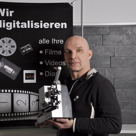 Einkaufen Mainz: Wir digitalisieren Ihre Super8 Filme,Videokassetten, Bilder, Dias, Negative, Schallplatten und Musikkassetten - Foto Kukuk