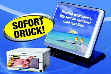 Einkaufen Mainz: Wir printen Ihre Bilder auf hochwertigen Papier aus.
Durch unsere High-End Mitsubishi-Fotodrucker bekommen Sie eine Profi-Qualität - Foto Kukuk