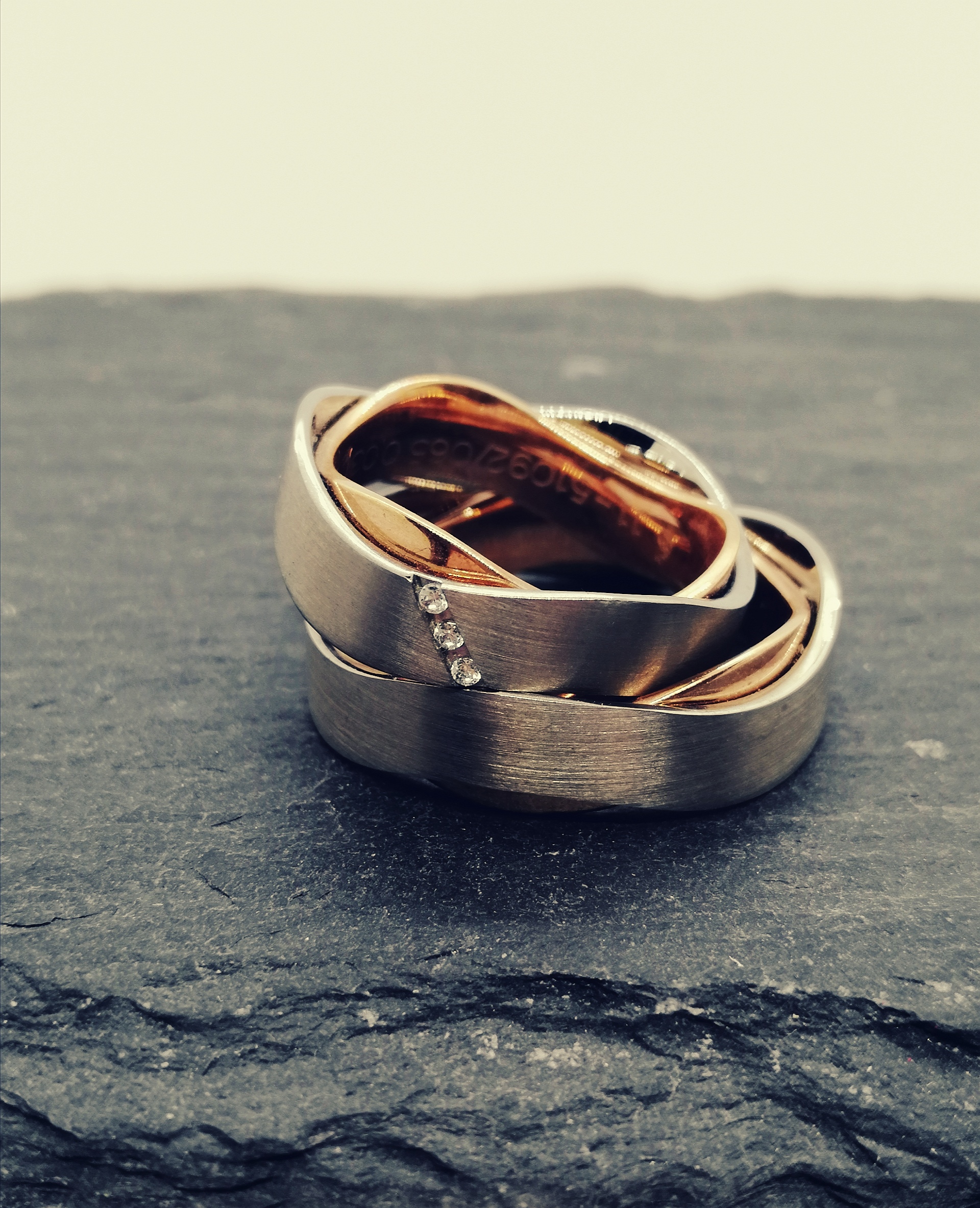 Einkaufen Mainz: Dein mobiles Trauringstudio - Viktor & Marion Logan