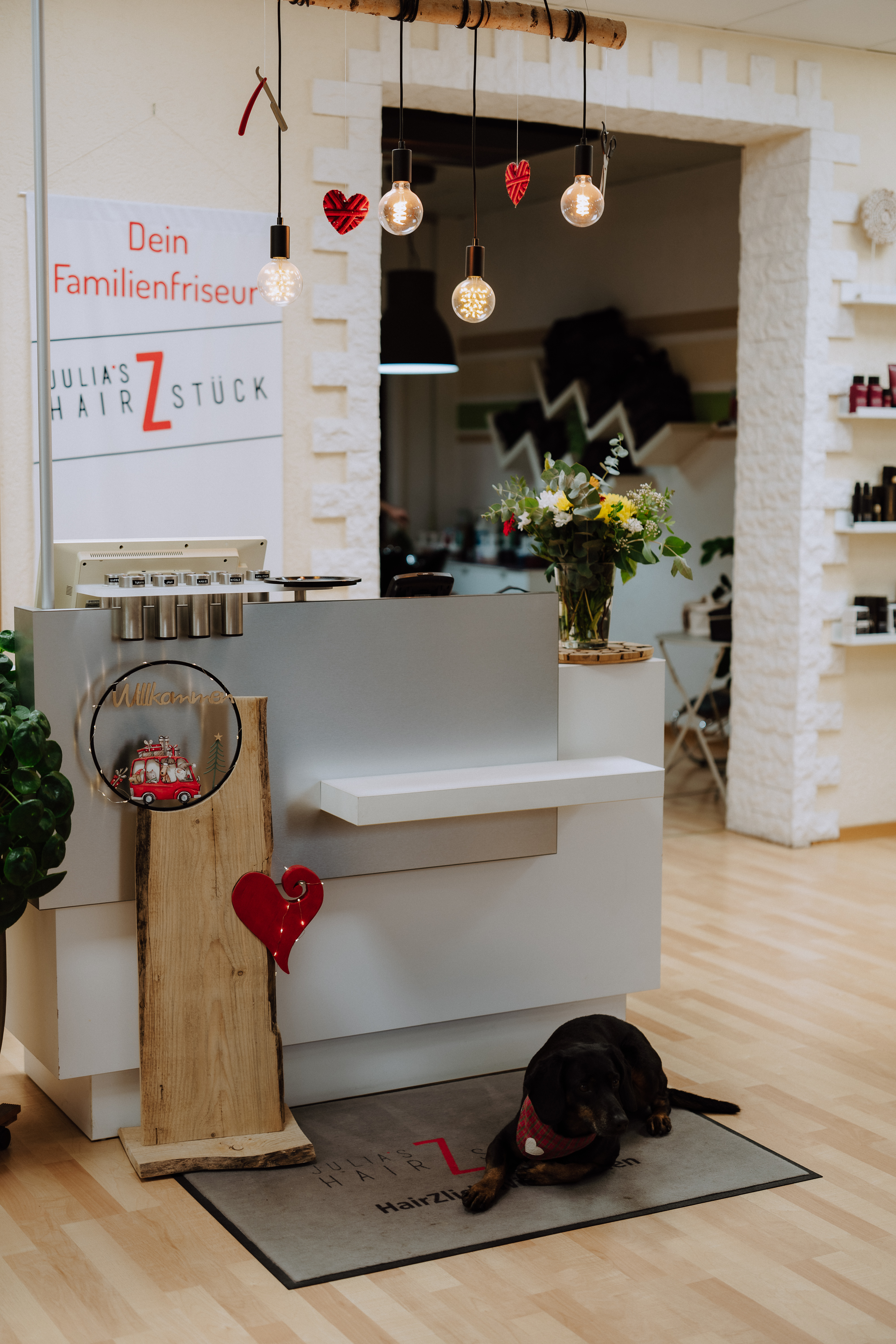 Mainz Suche - Kassen- eingangsbereich - Julia‘s HairZstück 